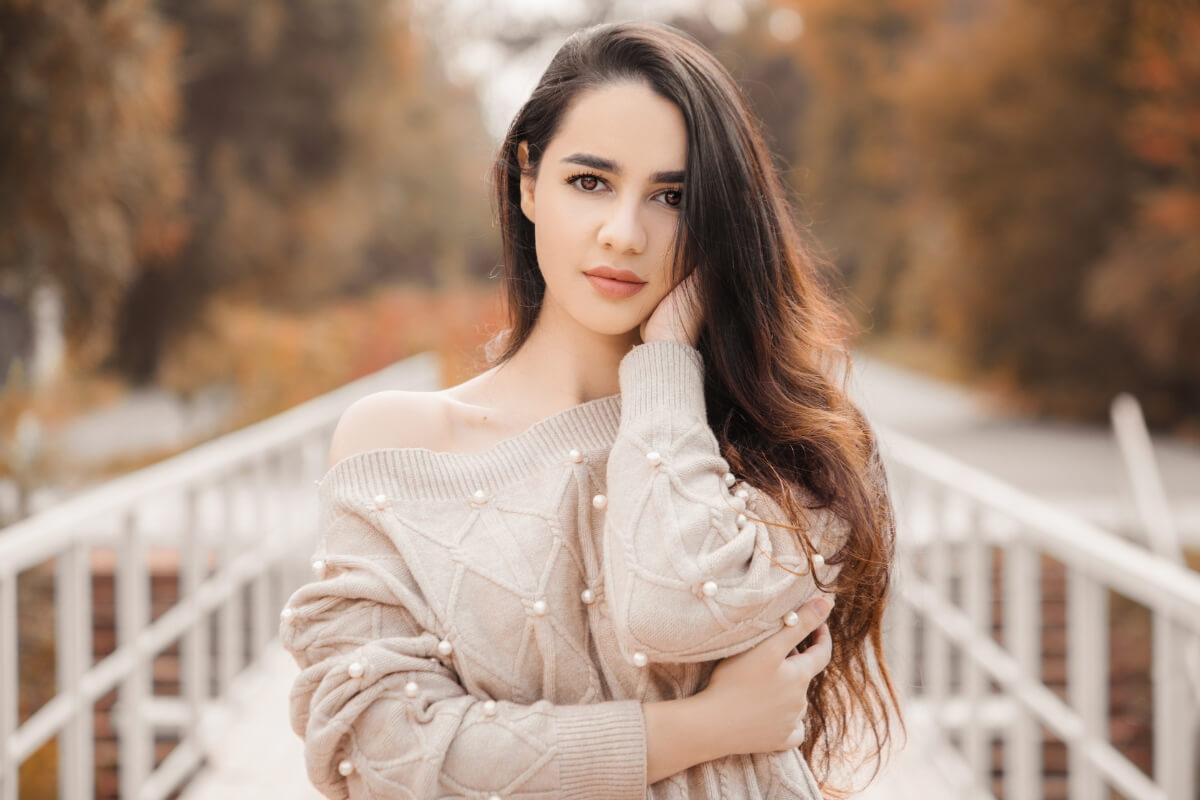 Beautiful Woman posing on the Bridge